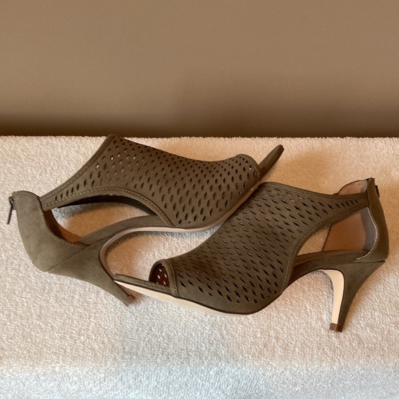 NWOT - Style $ Co Shooties. Size 9. - Picture 6 of 12